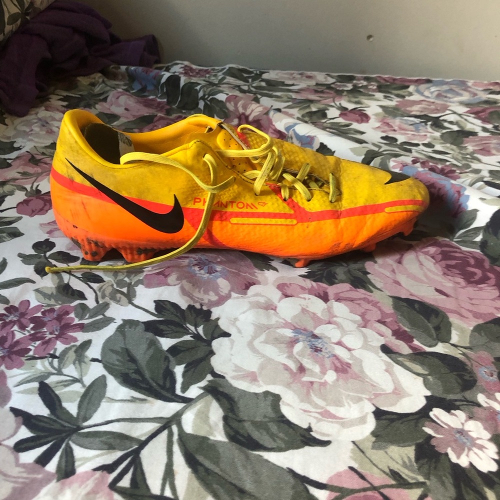 Soccer cleat